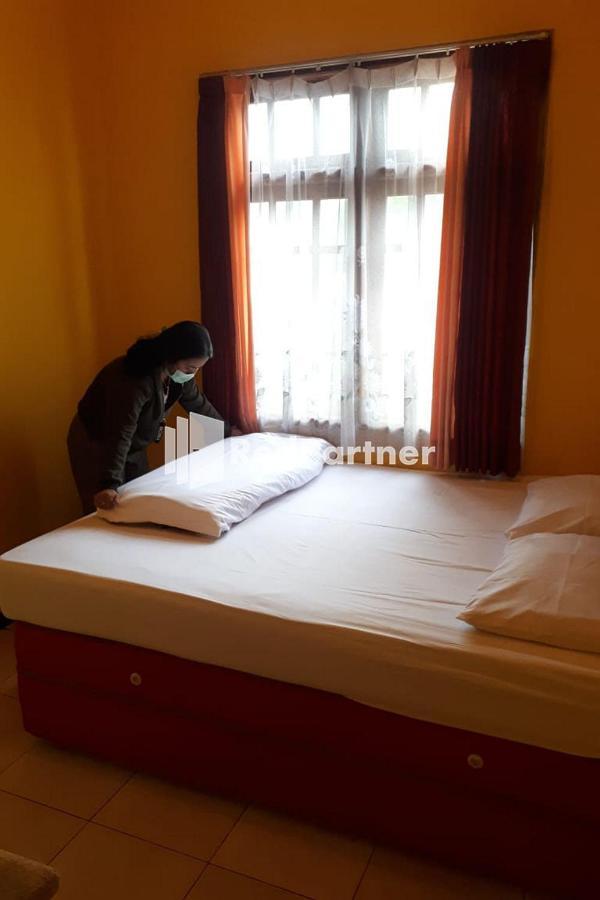 Bromo Indah Lestari Homestay Mitra Reddoorz ปาซูรูอัน ภายนอก รูปภาพ