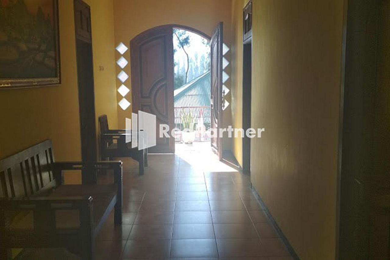 Bromo Indah Lestari Homestay Mitra Reddoorz ปาซูรูอัน ภายนอก รูปภาพ