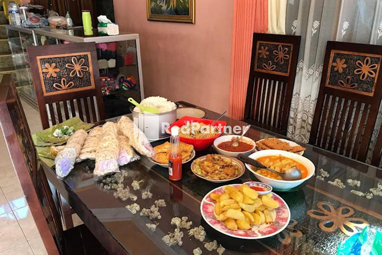 Bromo Indah Lestari Homestay Mitra Reddoorz ปาซูรูอัน ภายนอก รูปภาพ