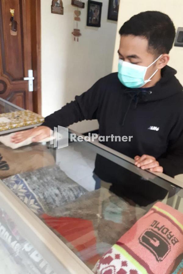 Bromo Indah Lestari Homestay Mitra Reddoorz ปาซูรูอัน ภายนอก รูปภาพ