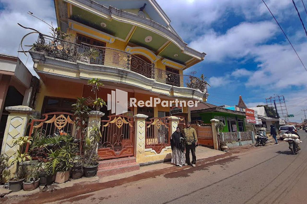 Bromo Indah Lestari Homestay Mitra Reddoorz ปาซูรูอัน ภายนอก รูปภาพ